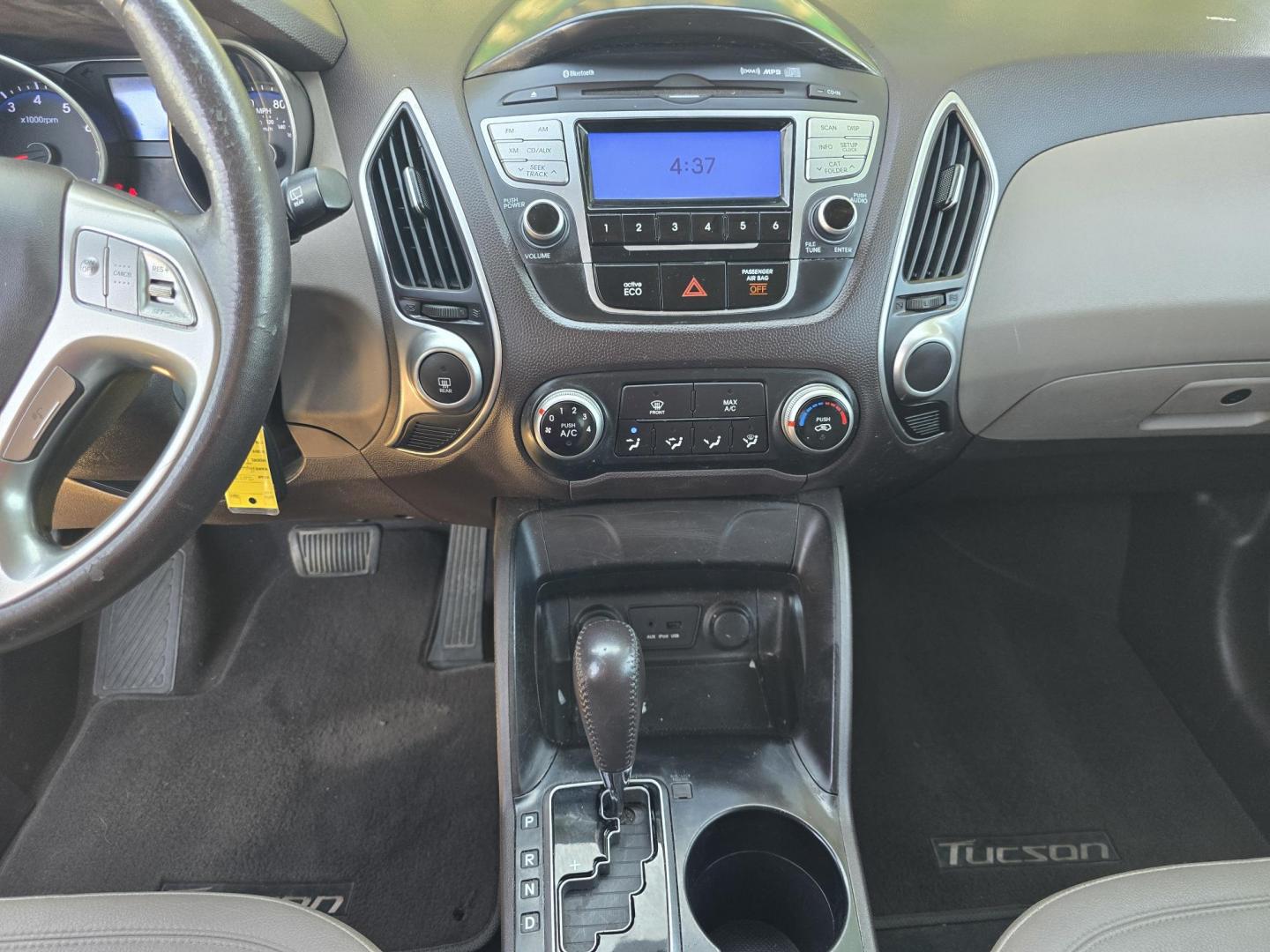 2012 Hyundai Tucson GLS (KM8JU3AC6CU) with an 2.4L L4 DOHC 16V engine, 6-Speed Automatic transmission, located at 2660 S.Garland Avenue, Garland, TX, 75041, (469) 298-3118, 32.885551, -96.655602 - Photo#13