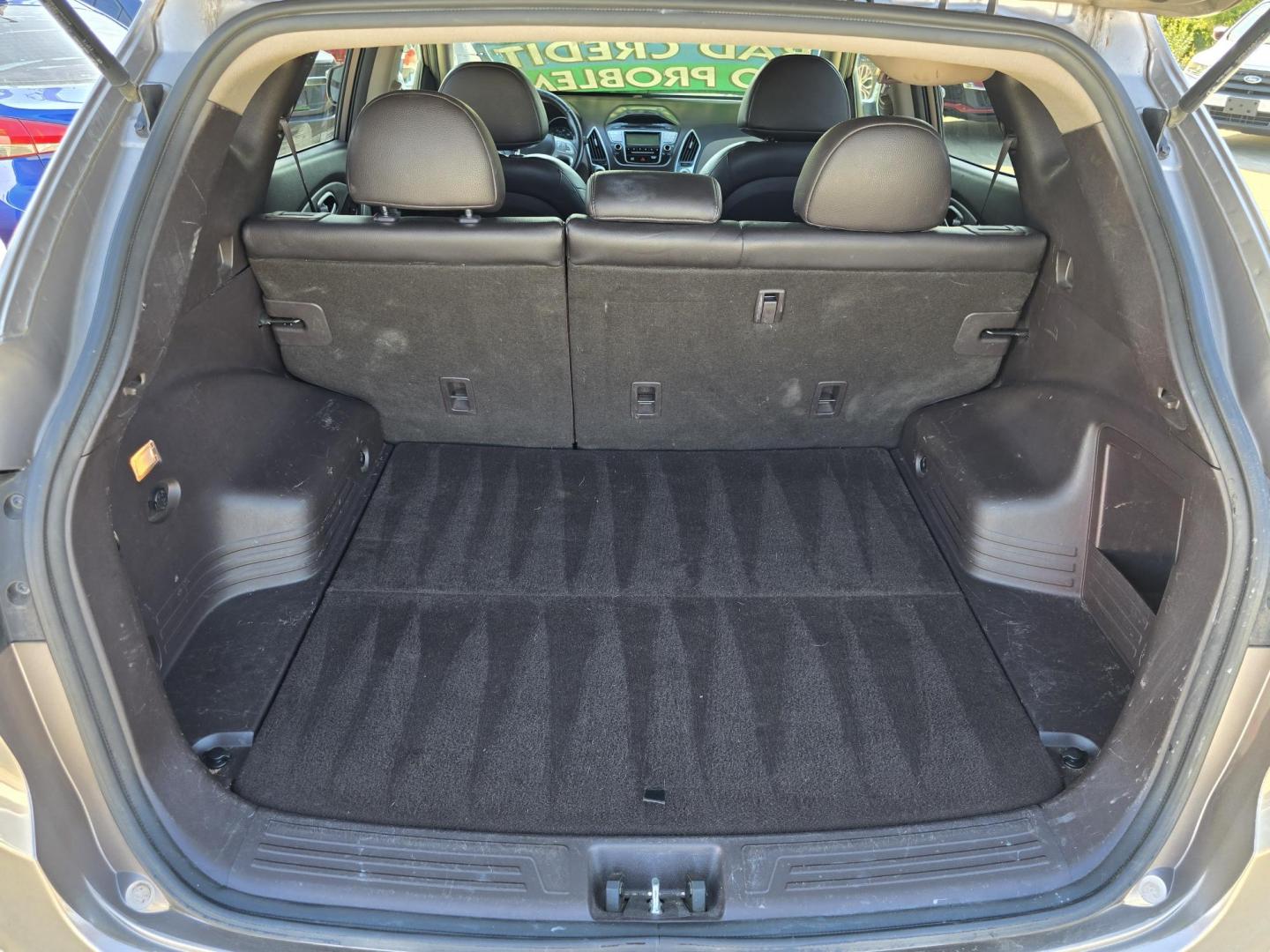 2012 Hyundai Tucson GLS (KM8JU3AC6CU) with an 2.4L L4 DOHC 16V engine, 6-Speed Automatic transmission, located at 2660 S.Garland Avenue, Garland, TX, 75041, (469) 298-3118, 32.885551, -96.655602 - Photo#15