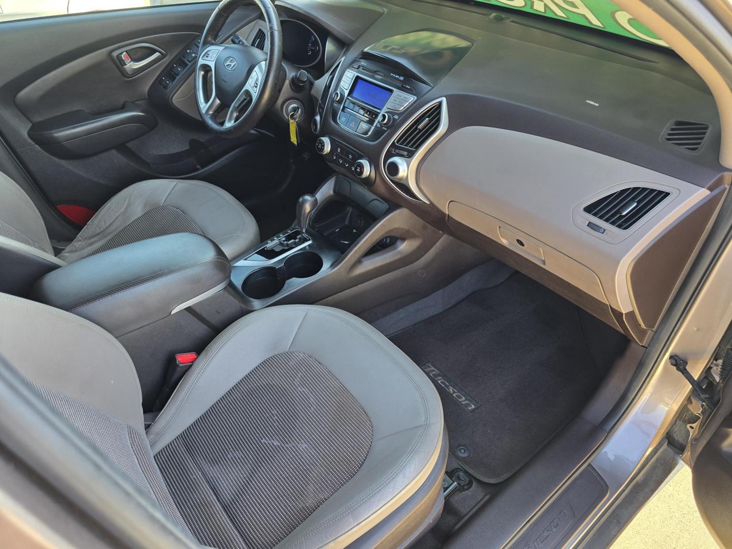 2012 Hyundai Tucson GLS (KM8JU3AC6CU) with an 2.4L L4 DOHC 16V engine, 6-Speed Automatic transmission, located at 2660 S.Garland Avenue, Garland, TX, 75041, (469) 298-3118, 32.885551, -96.655602 - Photo#17