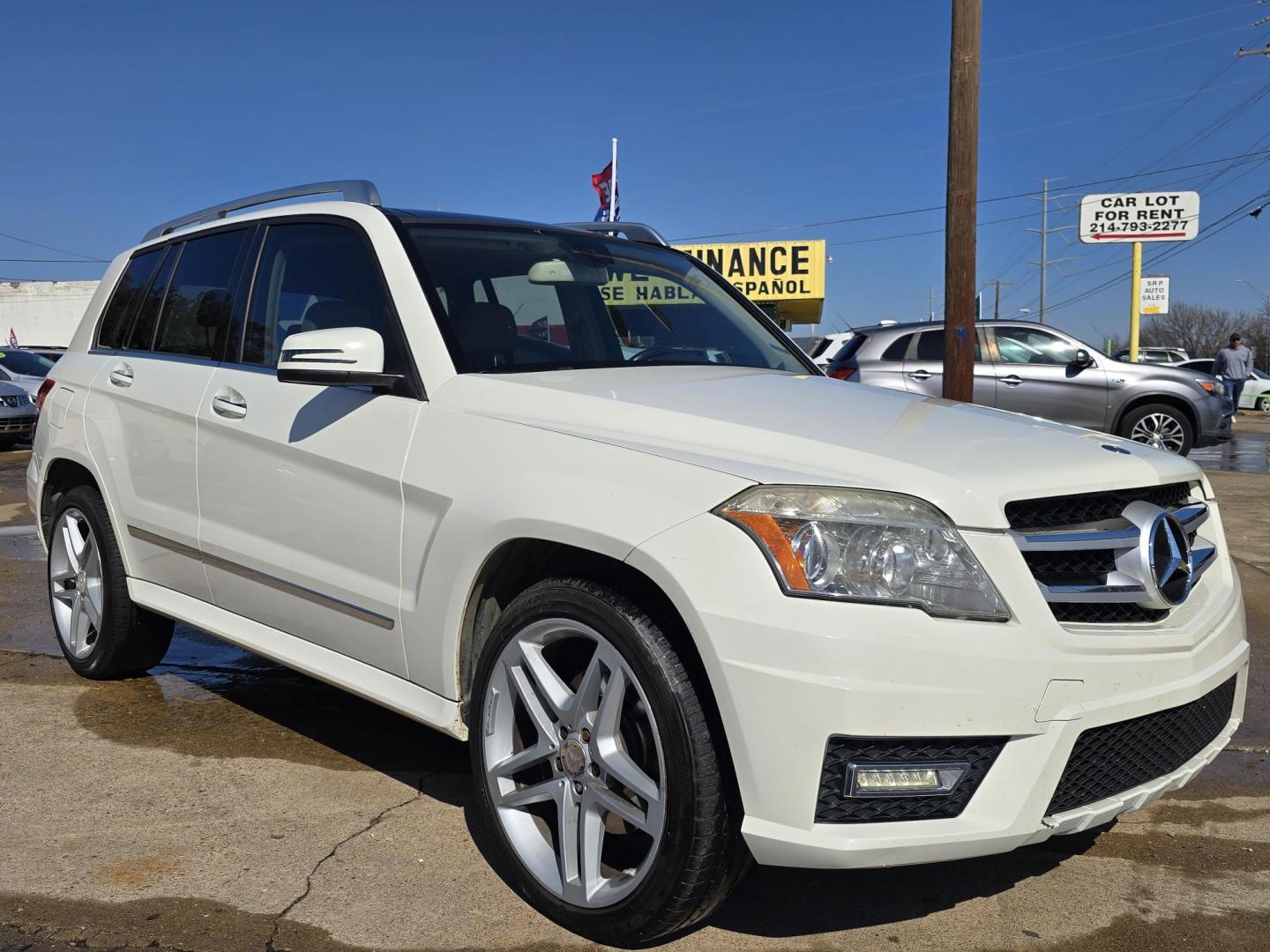 2012 WHITE Mercedes-Benz GLK-Class GLK350 4MATIC (WDCGG8HB4CF) with an 3.5L V6 DOHC 24V engine, 7-Speed Automatic transmission, located at 2660 S.Garland Avenue, Garland, TX, 75041, (469) 298-3118, 32.885551, -96.655602 - CASH$$$$$$$ CAR!!! - Photo#1