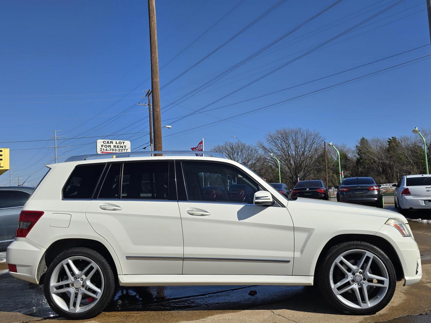 2012 WHITE Mercedes-Benz GLK-Class GLK350 4MATIC (WDCGG8HB4CF) with an 3.5L V6 DOHC 24V engine, 7-Speed Automatic transmission, located at 2660 S.Garland Avenue, Garland, TX, 75041, (469) 298-3118, 32.885551, -96.655602 - CASH$$$$$$$ CAR!!! - Photo#2