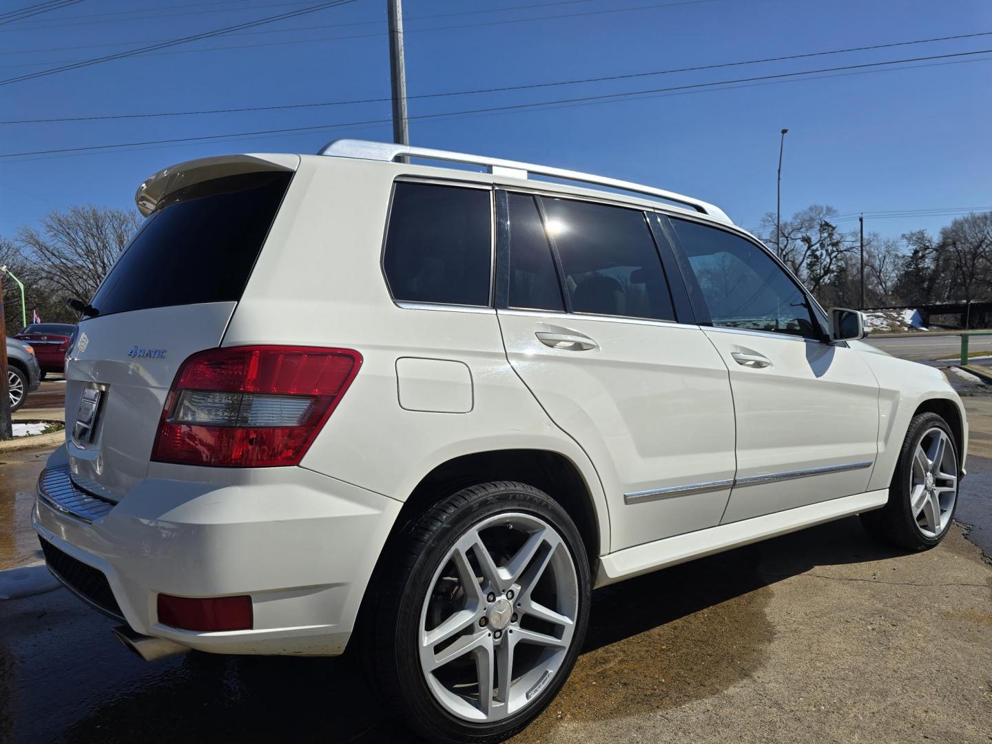 2012 WHITE Mercedes-Benz GLK-Class GLK350 4MATIC (WDCGG8HB4CF) with an 3.5L V6 DOHC 24V engine, 7-Speed Automatic transmission, located at 2660 S.Garland Avenue, Garland, TX, 75041, (469) 298-3118, 32.885551, -96.655602 - CASH$$$$$$$ CAR!!! - Photo#3