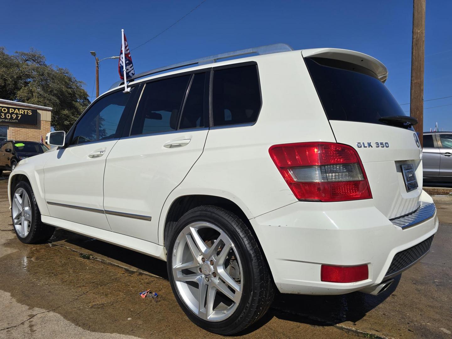 2012 WHITE Mercedes-Benz GLK-Class GLK350 4MATIC (WDCGG8HB4CF) with an 3.5L V6 DOHC 24V engine, 7-Speed Automatic transmission, located at 2660 S.Garland Avenue, Garland, TX, 75041, (469) 298-3118, 32.885551, -96.655602 - CASH$$$$$$$ CAR!!! - Photo#5
