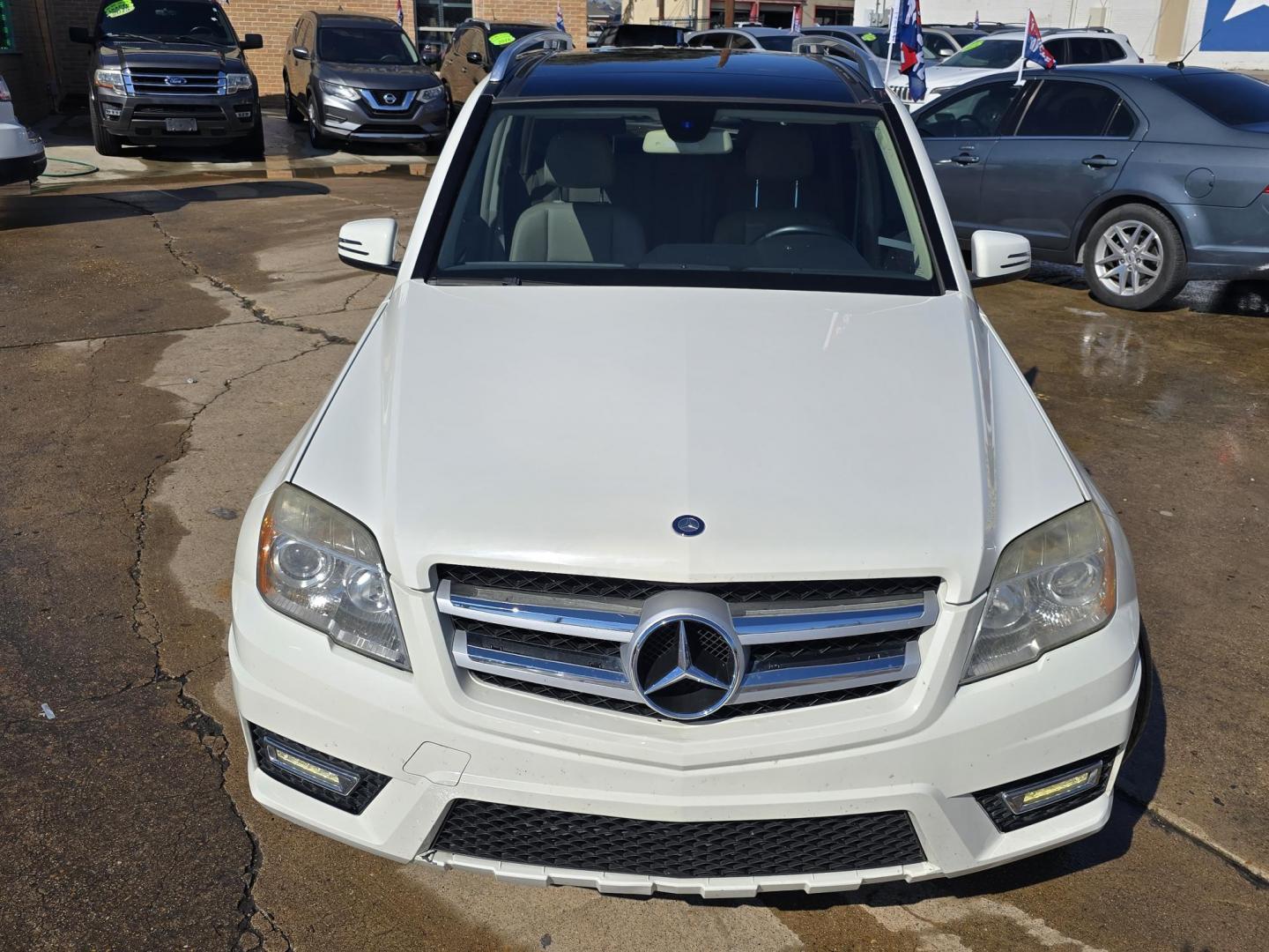 2012 WHITE Mercedes-Benz GLK-Class GLK350 4MATIC (WDCGG8HB4CF) with an 3.5L V6 DOHC 24V engine, 7-Speed Automatic transmission, located at 2660 S.Garland Avenue, Garland, TX, 75041, (469) 298-3118, 32.885551, -96.655602 - CASH$$$$$$$ CAR!!! - Photo#8