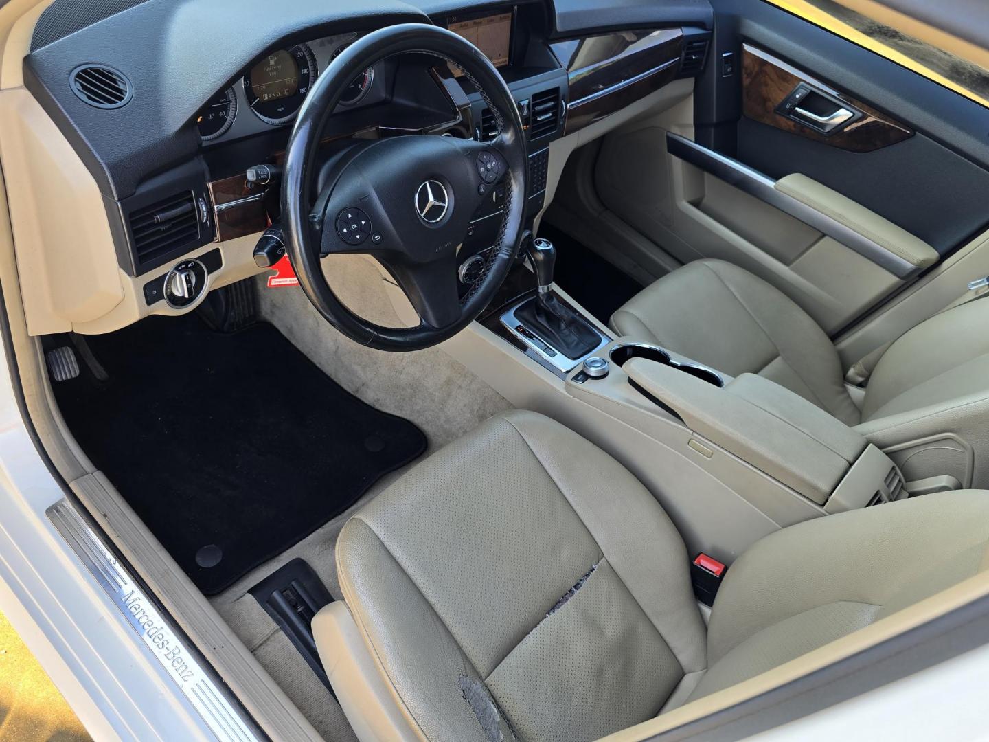 2012 WHITE Mercedes-Benz GLK-Class GLK350 4MATIC (WDCGG8HB4CF) with an 3.5L V6 DOHC 24V engine, 7-Speed Automatic transmission, located at 2660 S.Garland Avenue, Garland, TX, 75041, (469) 298-3118, 32.885551, -96.655602 - CASH$$$$$$$ CAR!!! - Photo#10