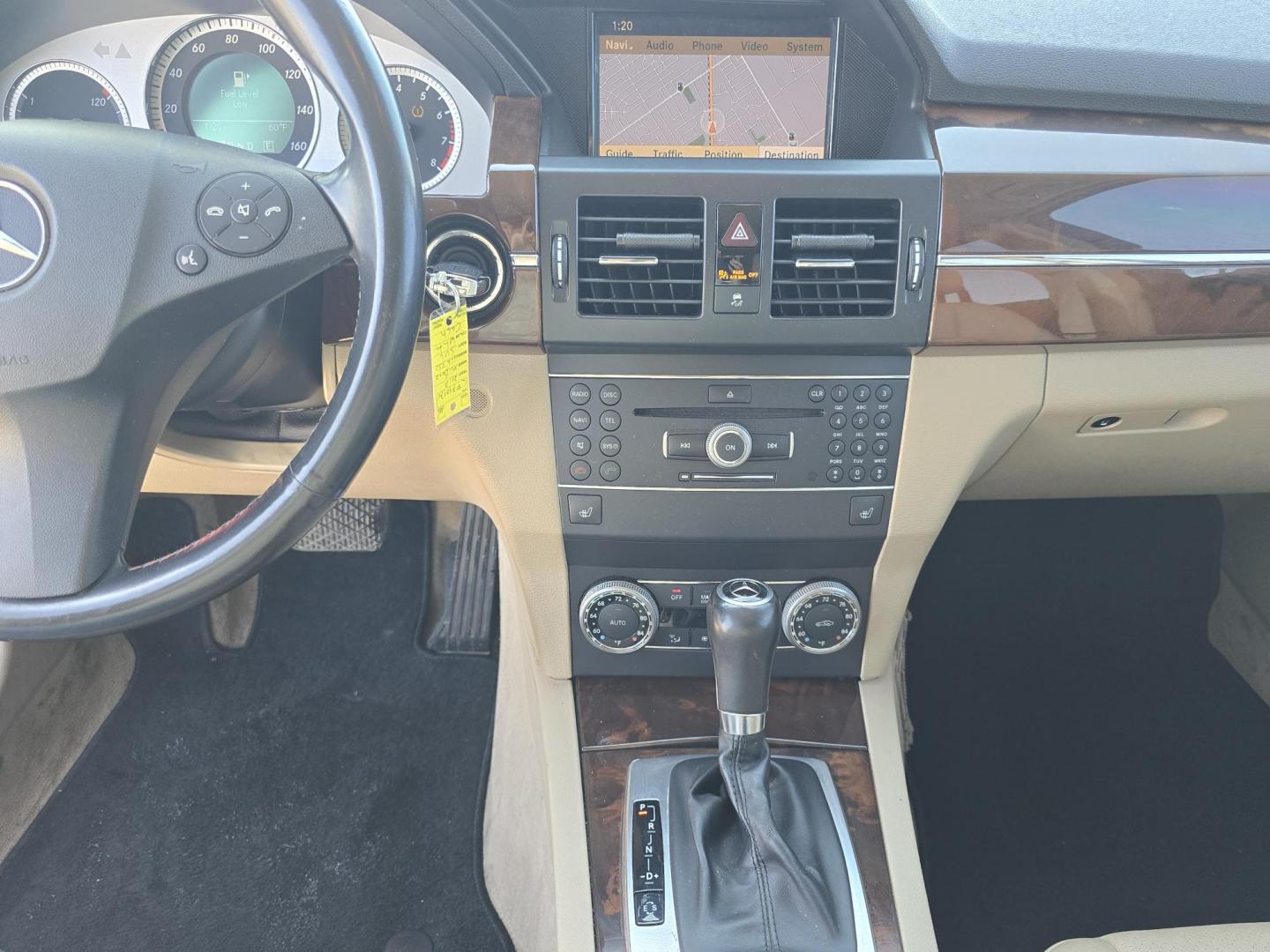 2012 WHITE Mercedes-Benz GLK-Class GLK350 4MATIC (WDCGG8HB4CF) with an 3.5L V6 DOHC 24V engine, 7-Speed Automatic transmission, located at 2660 S.Garland Avenue, Garland, TX, 75041, (469) 298-3118, 32.885551, -96.655602 - CASH$$$$$$$ CAR!!! - Photo#13