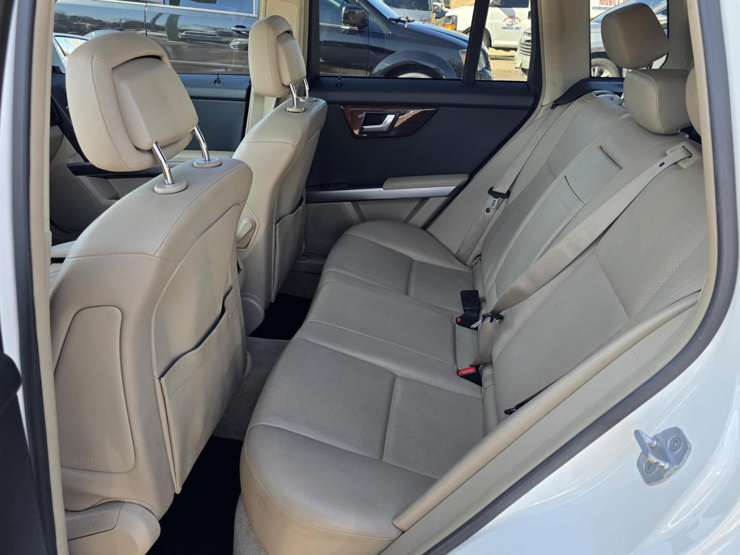 2012 WHITE Mercedes-Benz GLK-Class GLK350 4MATIC (WDCGG8HB4CF) with an 3.5L V6 DOHC 24V engine, 7-Speed Automatic transmission, located at 2660 S.Garland Avenue, Garland, TX, 75041, (469) 298-3118, 32.885551, -96.655602 - CASH$$$$$$$ CAR!!! - Photo#16