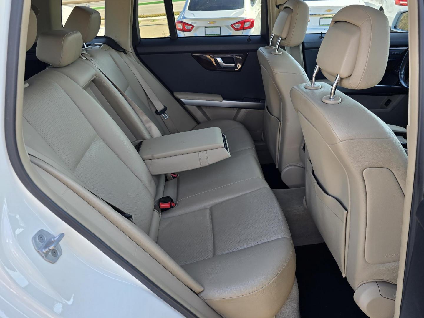 2012 WHITE Mercedes-Benz GLK-Class GLK350 4MATIC (WDCGG8HB4CF) with an 3.5L V6 DOHC 24V engine, 7-Speed Automatic transmission, located at 2660 S.Garland Avenue, Garland, TX, 75041, (469) 298-3118, 32.885551, -96.655602 - CASH$$$$$$$ CAR!!! - Photo#18