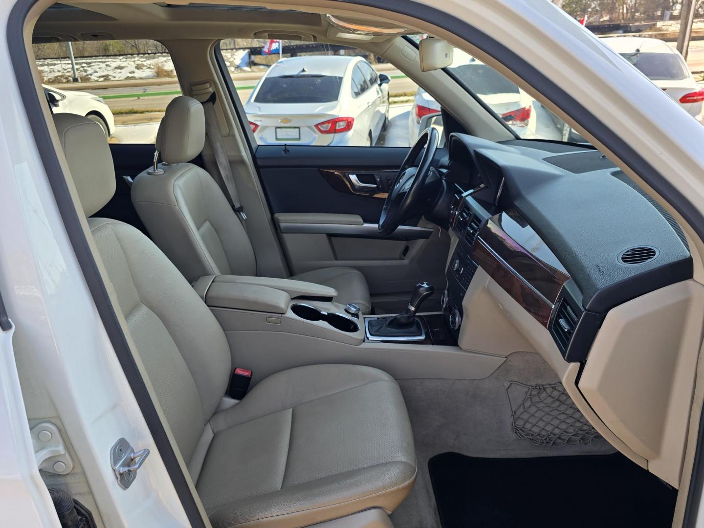 2012 WHITE Mercedes-Benz GLK-Class GLK350 4MATIC (WDCGG8HB4CF) with an 3.5L V6 DOHC 24V engine, 7-Speed Automatic transmission, located at 2660 S.Garland Avenue, Garland, TX, 75041, (469) 298-3118, 32.885551, -96.655602 - CASH$$$$$$$ CAR!!! - Photo#19