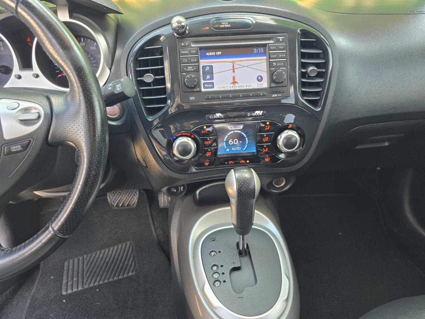 2012 RED /BLACK Nissan Juke SL (JN8AF5MR0CT) with an 1.6L L4 DOHC 16V engine, Continuously Variable Transmission transmission, located at 2660 S.Garland Avenue, Garland, TX, 75041, (469) 298-3118, 32.885551, -96.655602 - Photo#13