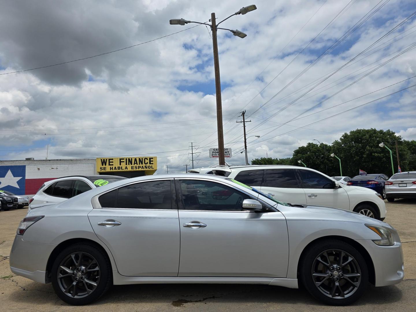 2012 SILVER Nissan Maxima SV (1N4AA5AP5CC) with an 3.5L V6 DOHC 24V engine, Continuously Variable Transmission transmission, located at 2660 S.Garland Avenue, Garland, TX, 75041, (469) 298-3118, 32.885551, -96.655602 - Photo#2