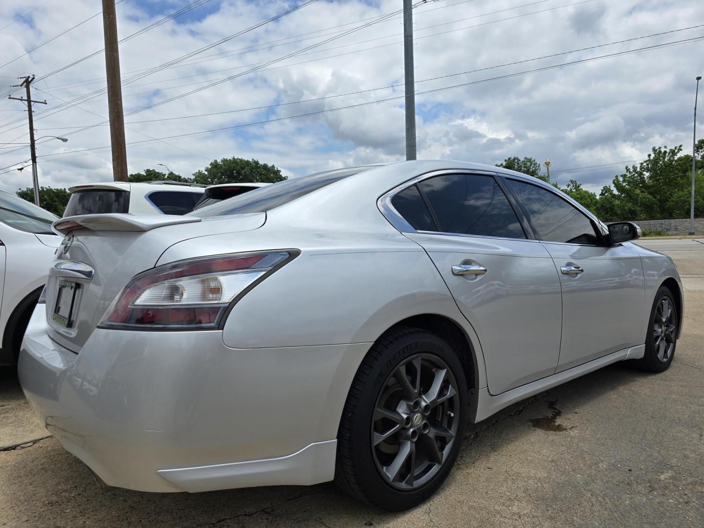 2012 SILVER Nissan Maxima SV (1N4AA5AP5CC) with an 3.5L V6 DOHC 24V engine, Continuously Variable Transmission transmission, located at 2660 S.Garland Avenue, Garland, TX, 75041, (469) 298-3118, 32.885551, -96.655602 - Photo#3