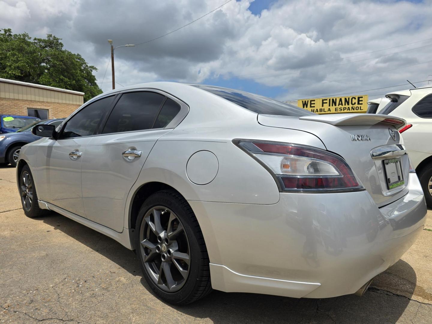 2012 SILVER Nissan Maxima SV (1N4AA5AP5CC) with an 3.5L V6 DOHC 24V engine, Continuously Variable Transmission transmission, located at 2660 S.Garland Avenue, Garland, TX, 75041, (469) 298-3118, 32.885551, -96.655602 - Photo#5