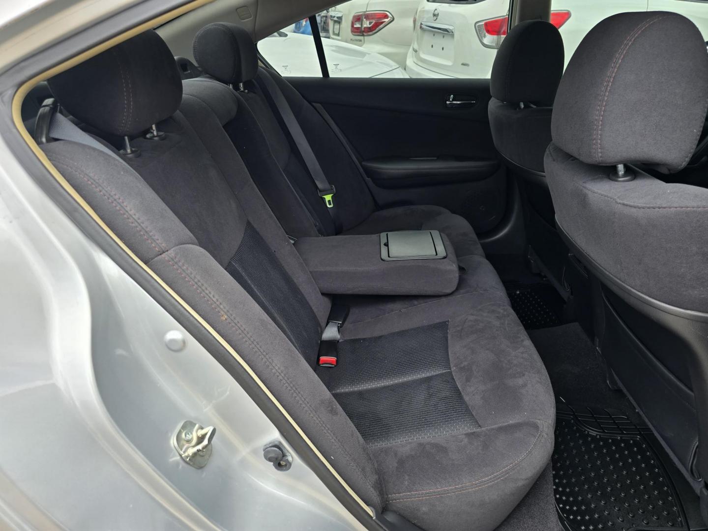 2012 SILVER Nissan Maxima SV (1N4AA5AP5CC) with an 3.5L V6 DOHC 24V engine, Continuously Variable Transmission transmission, located at 2660 S.Garland Avenue, Garland, TX, 75041, (469) 298-3118, 32.885551, -96.655602 - Photo#16