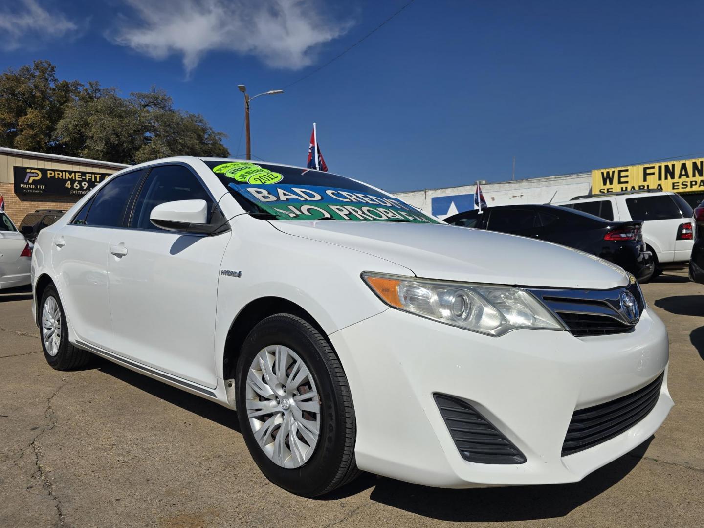 2012 WHITE Toyota Camry Hybrid LE (4T1BD1FK4CU) with an 2.5L L4 DOHC 16V HYBRID engine, Continuously Variable Transmission transmission, located at 2660 S.Garland Avenue, Garland, TX, 75041, (469) 298-3118, 32.885551, -96.655602 - Photo#1