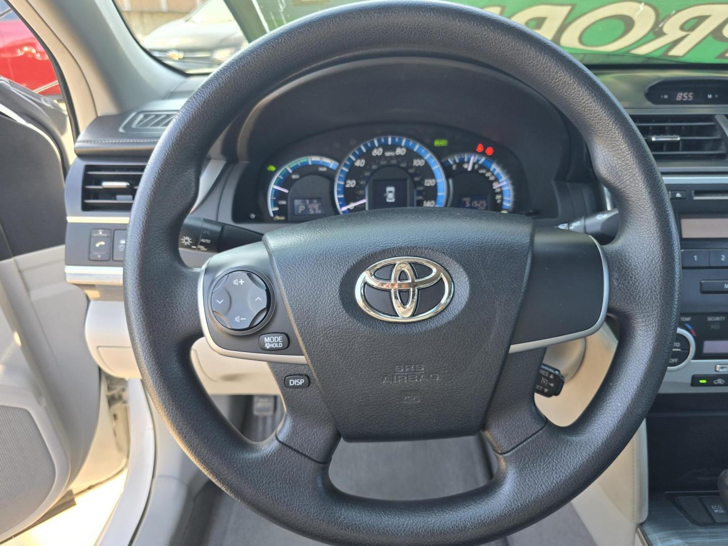 2012 WHITE Toyota Camry Hybrid LE (4T1BD1FK4CU) with an 2.5L L4 DOHC 16V HYBRID engine, Continuously Variable Transmission transmission, located at 2660 S.Garland Avenue, Garland, TX, 75041, (469) 298-3118, 32.885551, -96.655602 - Photo#15