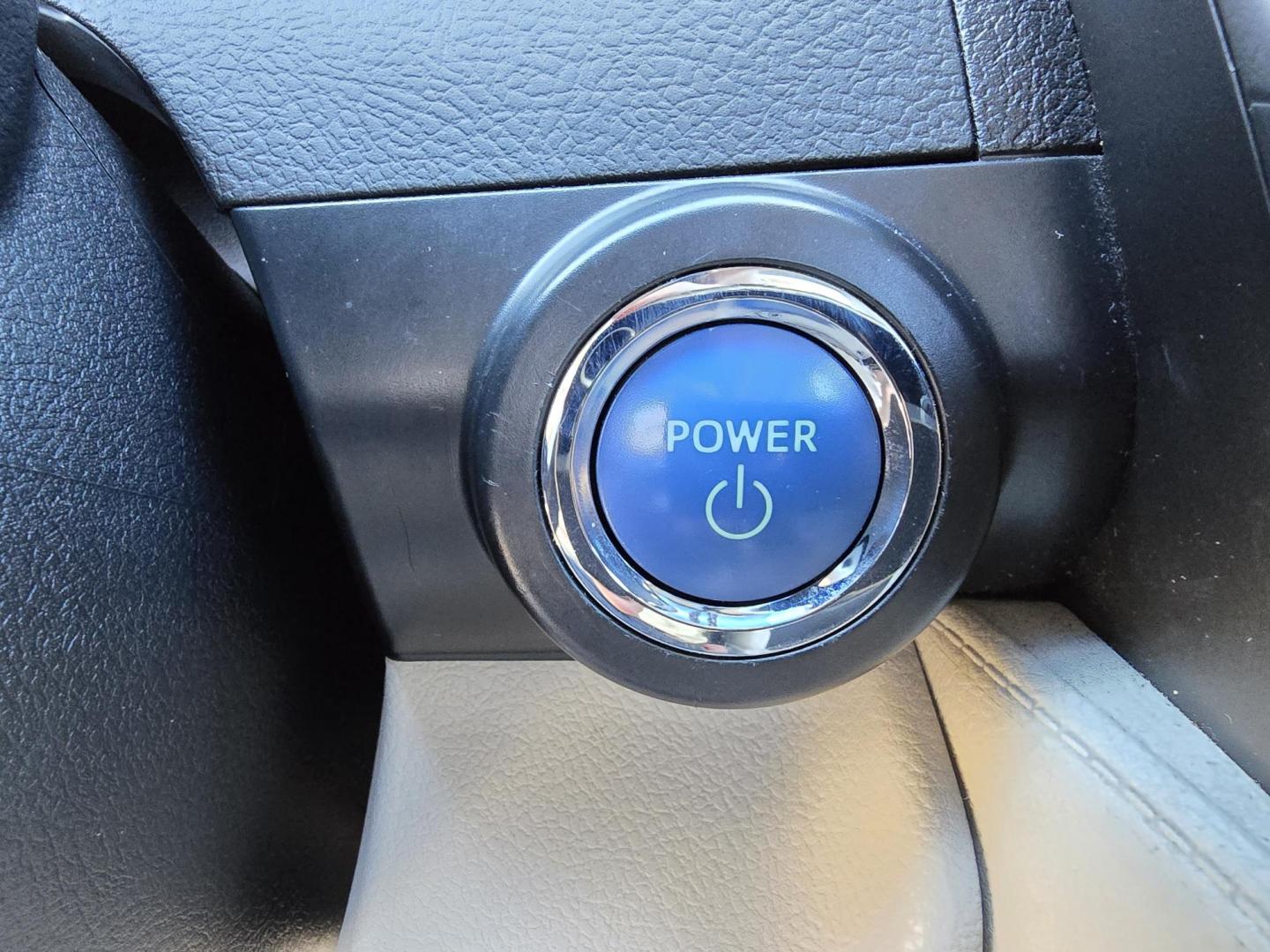 2012 WHITE Toyota Camry Hybrid LE (4T1BD1FK4CU) with an 2.5L L4 DOHC 16V HYBRID engine, Continuously Variable Transmission transmission, located at 2660 S.Garland Avenue, Garland, TX, 75041, (469) 298-3118, 32.885551, -96.655602 - Photo#16