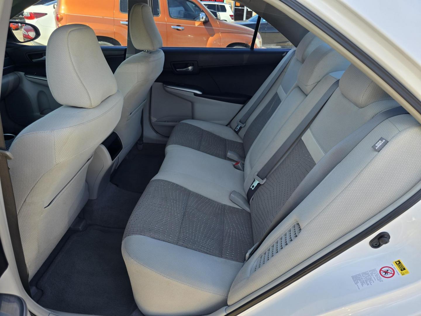 2012 WHITE Toyota Camry Hybrid LE (4T1BD1FK4CU) with an 2.5L L4 DOHC 16V HYBRID engine, Continuously Variable Transmission transmission, located at 2660 S.Garland Avenue, Garland, TX, 75041, (469) 298-3118, 32.885551, -96.655602 - Photo#18