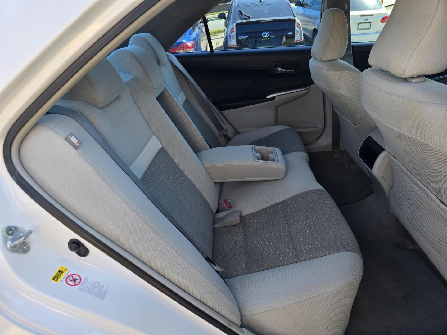 2012 WHITE Toyota Camry Hybrid LE (4T1BD1FK4CU) with an 2.5L L4 DOHC 16V HYBRID engine, Continuously Variable Transmission transmission, located at 2660 S.Garland Avenue, Garland, TX, 75041, (469) 298-3118, 32.885551, -96.655602 - Photo#19