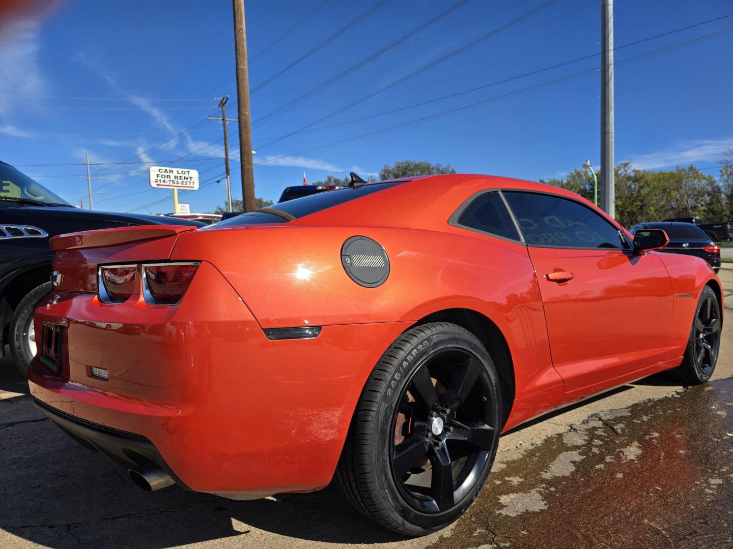 2013 ORANGE /BLACK Chevrolet Camaro LS (2G1FE1E32D9) with an 3.6L V6 DOHC 24V FFV engine, 6 Speed Manual transmission, located at 2660 S.Garland Avenue, Garland, TX, 75041, (469) 298-3118, 32.885551, -96.655602 - Welcome to DallasAutos4Less, one of the Premier BUY HERE PAY HERE Dealers in the North Dallas Area. We specialize in financing to people with NO CREDIT or BAD CREDIT. We need proof of income, proof of residence, and a ID. Come buy your new car from us today!! This is a very well cared for 2013 CH - Photo#3