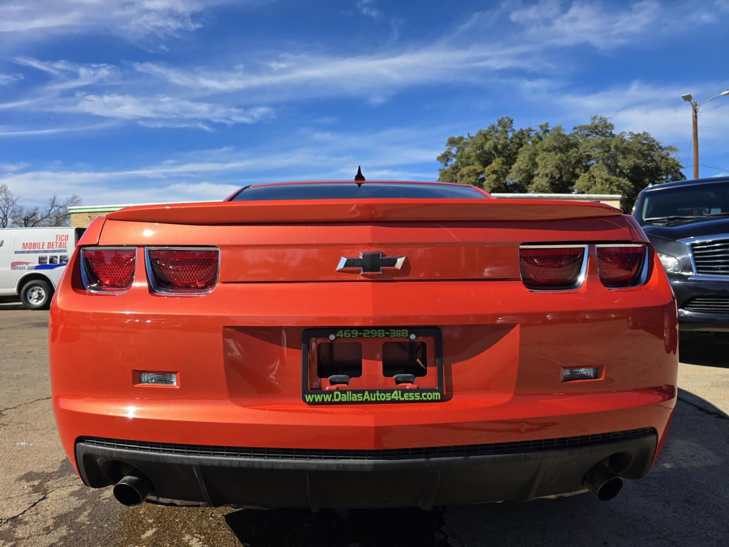 2013 ORANGE /BLACK Chevrolet Camaro LS (2G1FE1E32D9) with an 3.6L V6 DOHC 24V FFV engine, 6 Speed Manual transmission, located at 2660 S.Garland Avenue, Garland, TX, 75041, (469) 298-3118, 32.885551, -96.655602 - Welcome to DallasAutos4Less, one of the Premier BUY HERE PAY HERE Dealers in the North Dallas Area. We specialize in financing to people with NO CREDIT or BAD CREDIT. We need proof of income, proof of residence, and a ID. Come buy your new car from us today!! This is a very well cared for 2013 CH - Photo#4