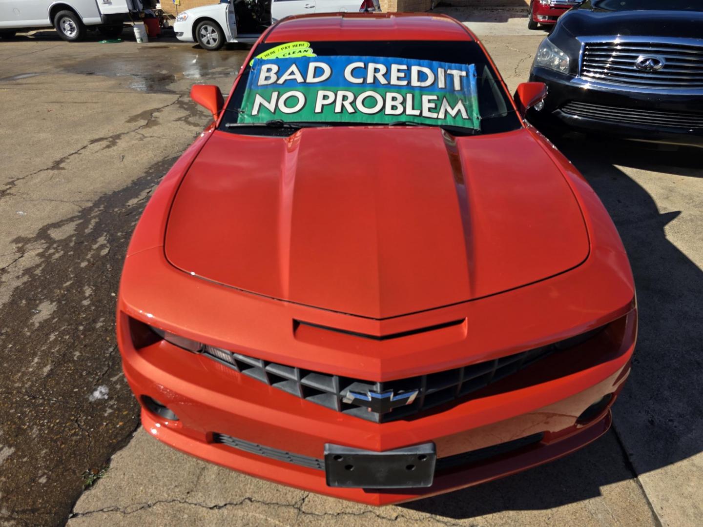 2013 ORANGE /BLACK Chevrolet Camaro LS (2G1FE1E32D9) with an 3.6L V6 DOHC 24V FFV engine, 6 Speed Manual transmission, located at 2660 S.Garland Avenue, Garland, TX, 75041, (469) 298-3118, 32.885551, -96.655602 - Welcome to DallasAutos4Less, one of the Premier BUY HERE PAY HERE Dealers in the North Dallas Area. We specialize in financing to people with NO CREDIT or BAD CREDIT. We need proof of income, proof of residence, and a ID. Come buy your new car from us today!! This is a very well cared for 2013 CH - Photo#9