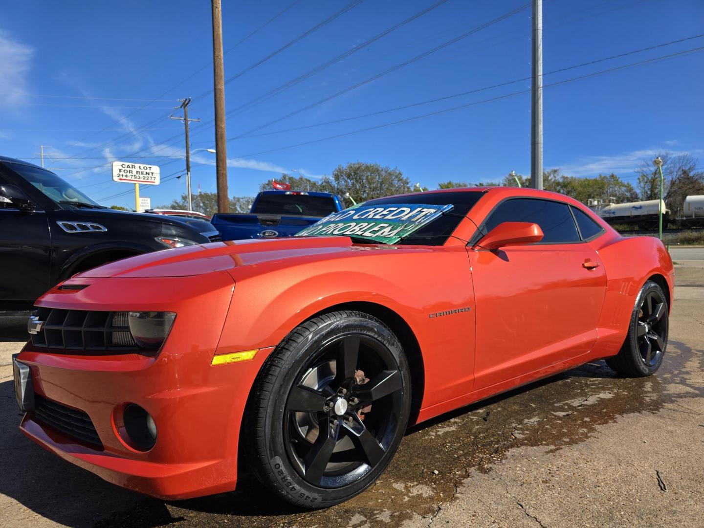 2013 ORANGE /BLACK Chevrolet Camaro LS (2G1FE1E32D9) with an 3.6L V6 DOHC 24V FFV engine, 6 Speed Manual transmission, located at 2660 S.Garland Avenue, Garland, TX, 75041, (469) 298-3118, 32.885551, -96.655602 - Welcome to DallasAutos4Less, one of the Premier BUY HERE PAY HERE Dealers in the North Dallas Area. We specialize in financing to people with NO CREDIT or BAD CREDIT. We need proof of income, proof of residence, and a ID. Come buy your new car from us today!! This is a very well cared for 2013 CH - Photo#8