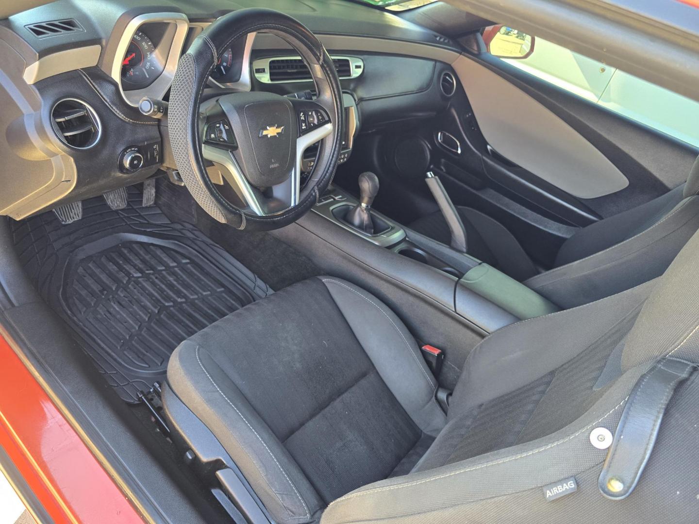 2013 ORANGE /BLACK Chevrolet Camaro LS (2G1FE1E32D9) with an 3.6L V6 DOHC 24V FFV engine, 6 Speed Manual transmission, located at 2660 S.Garland Avenue, Garland, TX, 75041, (469) 298-3118, 32.885551, -96.655602 - Welcome to DallasAutos4Less, one of the Premier BUY HERE PAY HERE Dealers in the North Dallas Area. We specialize in financing to people with NO CREDIT or BAD CREDIT. We need proof of income, proof of residence, and a ID. Come buy your new car from us today!! This is a very well cared for 2013 CH - Photo#12