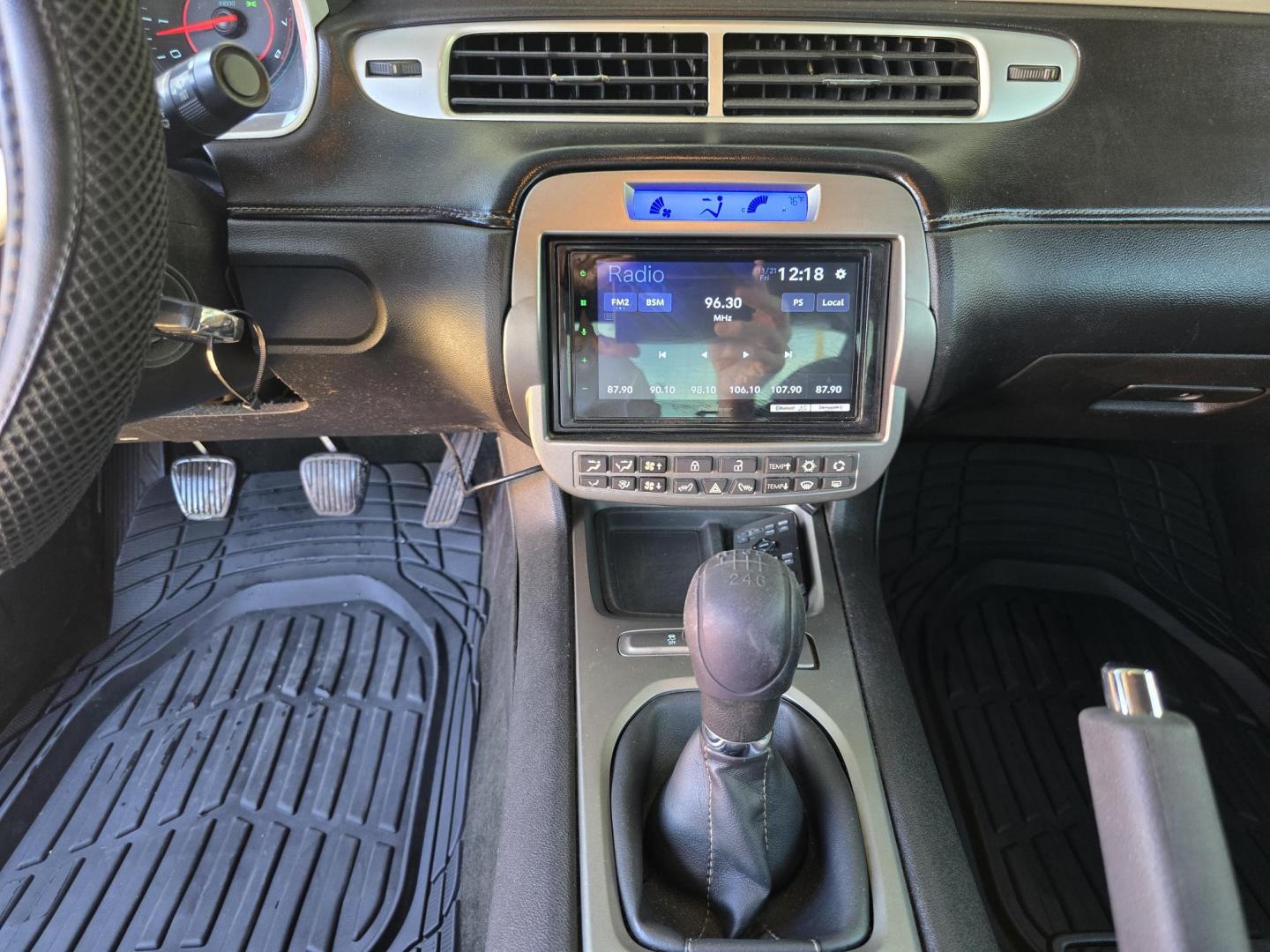 2013 ORANGE /BLACK Chevrolet Camaro LS (2G1FE1E32D9) with an 3.6L V6 DOHC 24V FFV engine, 6 Speed Manual transmission, located at 2660 S.Garland Avenue, Garland, TX, 75041, (469) 298-3118, 32.885551, -96.655602 - Welcome to DallasAutos4Less, one of the Premier BUY HERE PAY HERE Dealers in the North Dallas Area. We specialize in financing to people with NO CREDIT or BAD CREDIT. We need proof of income, proof of residence, and a ID. Come buy your new car from us today!! This is a very well cared for 2013 CH - Photo#15