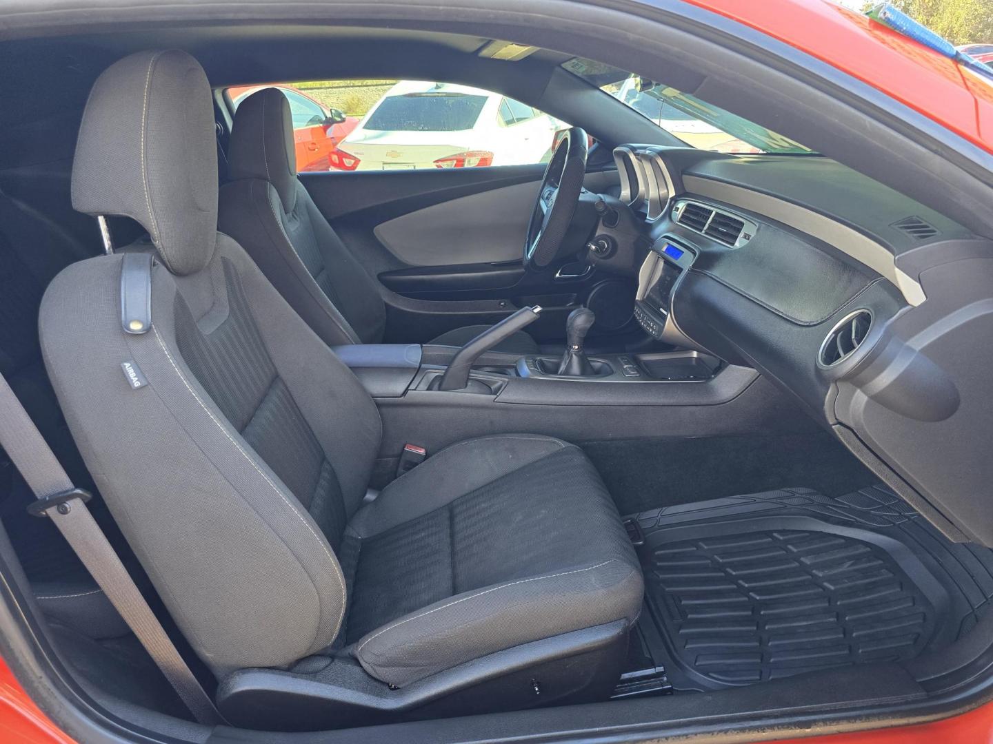 2013 ORANGE /BLACK Chevrolet Camaro LS (2G1FE1E32D9) with an 3.6L V6 DOHC 24V FFV engine, 6 Speed Manual transmission, located at 2660 S.Garland Avenue, Garland, TX, 75041, (469) 298-3118, 32.885551, -96.655602 - Welcome to DallasAutos4Less, one of the Premier BUY HERE PAY HERE Dealers in the North Dallas Area. We specialize in financing to people with NO CREDIT or BAD CREDIT. We need proof of income, proof of residence, and a ID. Come buy your new car from us today!! This is a very well cared for 2013 CH - Photo#16