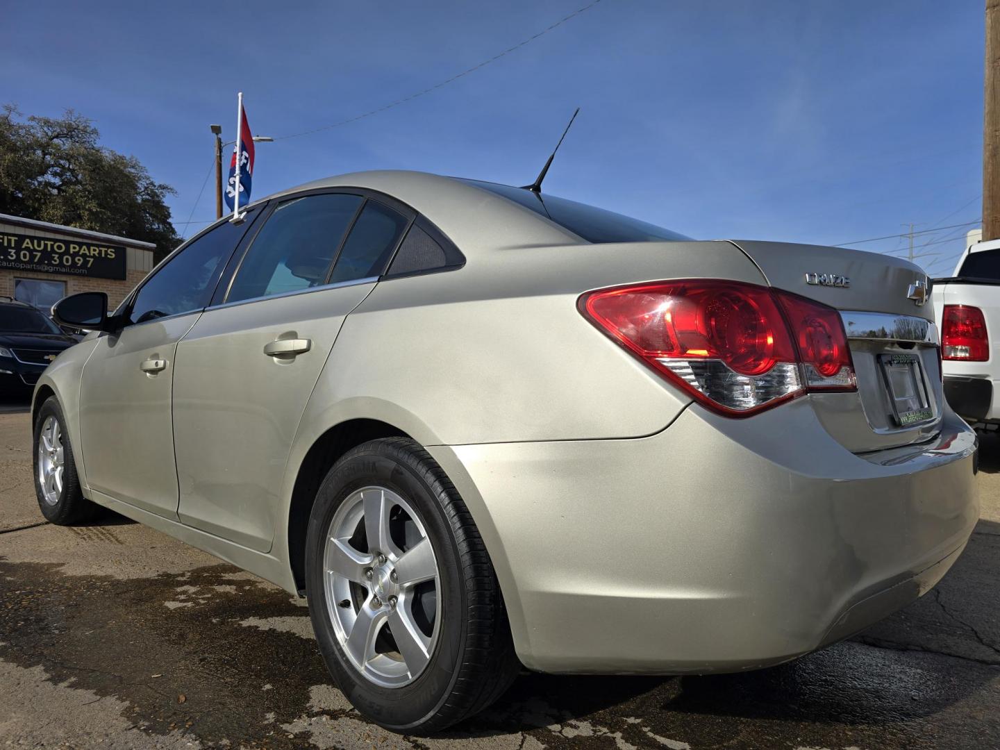 2013 GOLD Chevrolet Cruze 1LT (1G1PC5SB3D7) with an 1.4L L4 DOHC 16V TURBO engine, 6-Speed Automatic transmission, located at 2660 S.Garland Avenue, Garland, TX, 75041, (469) 298-3118, 32.885551, -96.655602 - CASH$$$$$ CAR!!! Call us with any questions at 469-306-4826, or email us DallasAutos4Less@gmail.com. - Photo#5