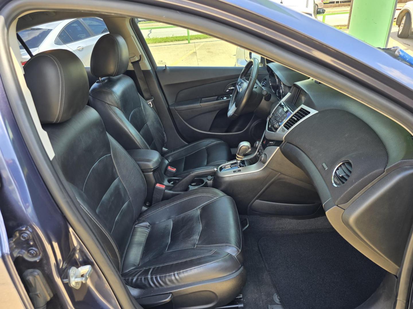 2013 BLUE Chevrolet Cruze 2LT (1G1PE5SB5D7) with an 1.4L L4 DOHC 16V TURBO engine, 6-Speed Automatic transmission, located at 2660 S.Garland Avenue, Garland, TX, 75041, (469) 298-3118, 32.885551, -96.655602 - Photo#18
