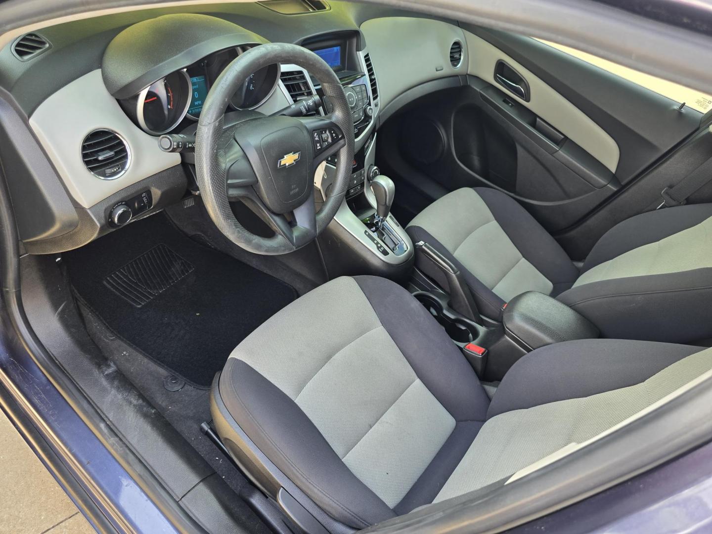 2013 BLUE Chevrolet Cruze LS (1G1PA5SH9D7) with an 1.8L L4 DOHC 16V FFV engine, 6-Speed Automatic transmission, located at 2660 S.Garland Avenue, Garland, TX, 75041, (469) 298-3118, 32.885551, -96.655602 - Photo#10