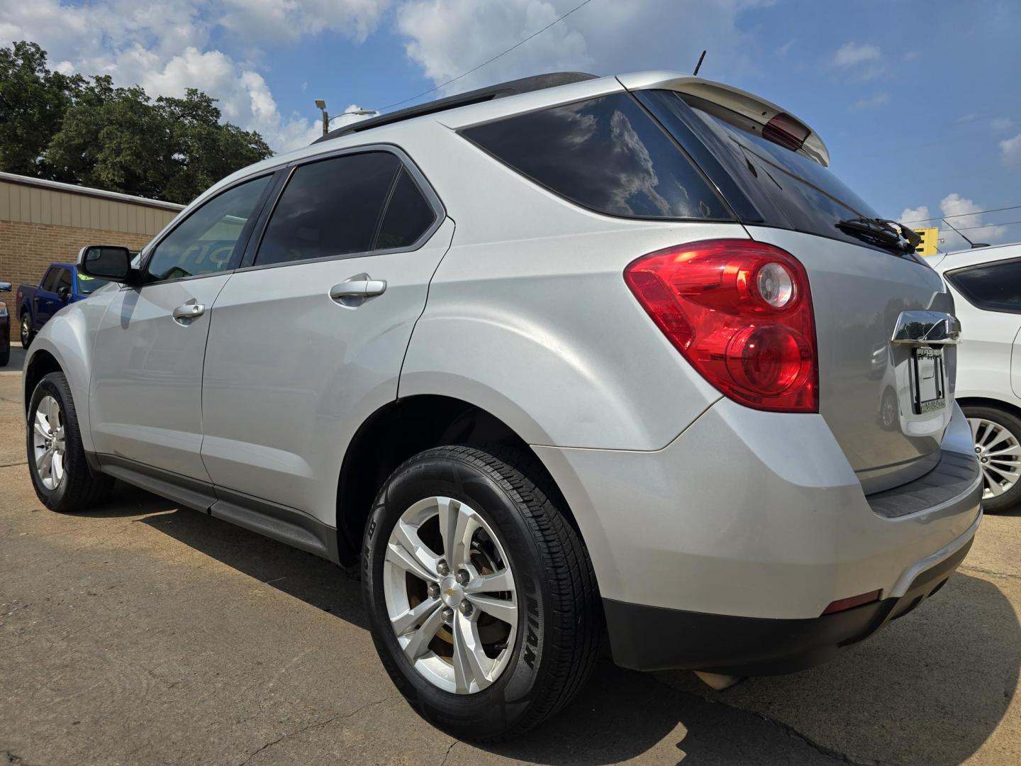 2013 SILVER Chevrolet Equinox 2LT (2GNALPEK2D6) with an 2.4L L4 DOHC 16V engine, 6-Speed Automatic transmission, located at 2660 S.Garland Avenue, Garland, TX, 75041, (469) 298-3118, 32.885551, -96.655602 - Photo#5