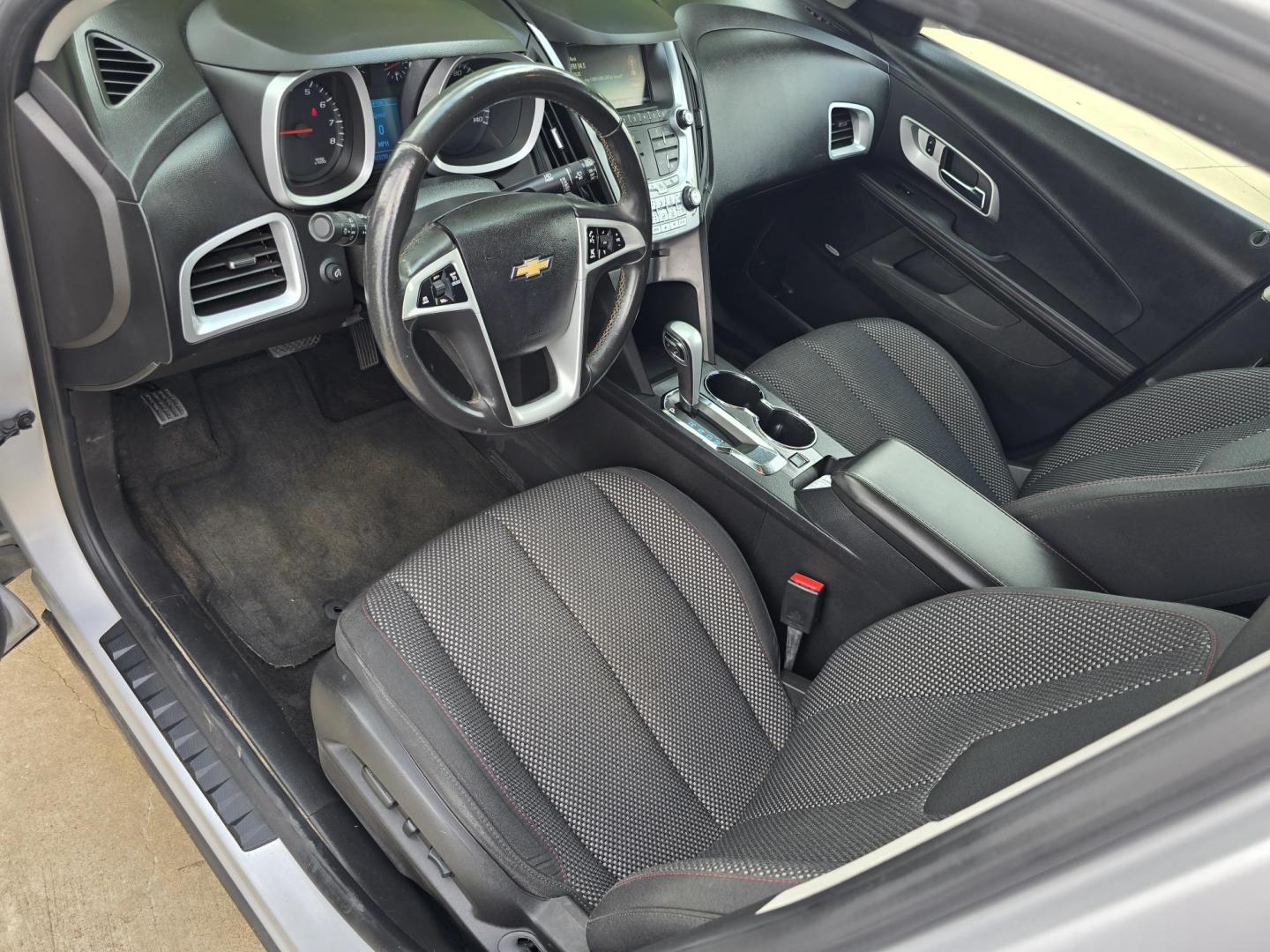 2013 SILVER Chevrolet Equinox 2LT (2GNALPEK2D6) with an 2.4L L4 DOHC 16V engine, 6-Speed Automatic transmission, located at 2660 S.Garland Avenue, Garland, TX, 75041, (469) 298-3118, 32.885551, -96.655602 - Photo#10