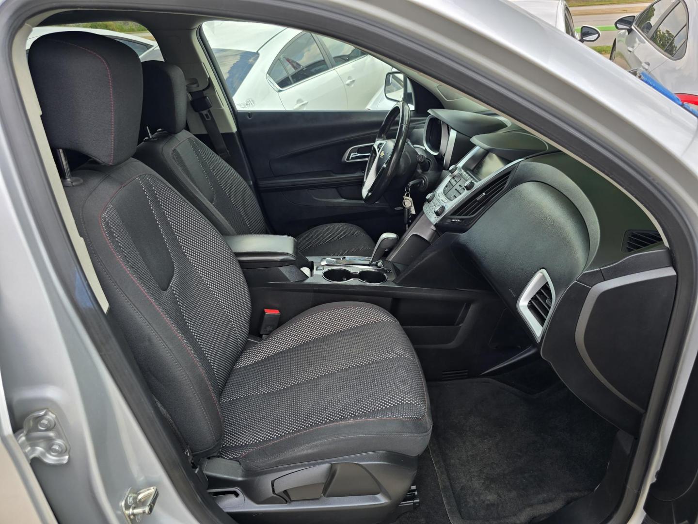 2013 SILVER Chevrolet Equinox 2LT (2GNALPEK2D6) with an 2.4L L4 DOHC 16V engine, 6-Speed Automatic transmission, located at 2660 S.Garland Avenue, Garland, TX, 75041, (469) 298-3118, 32.885551, -96.655602 - Photo#18