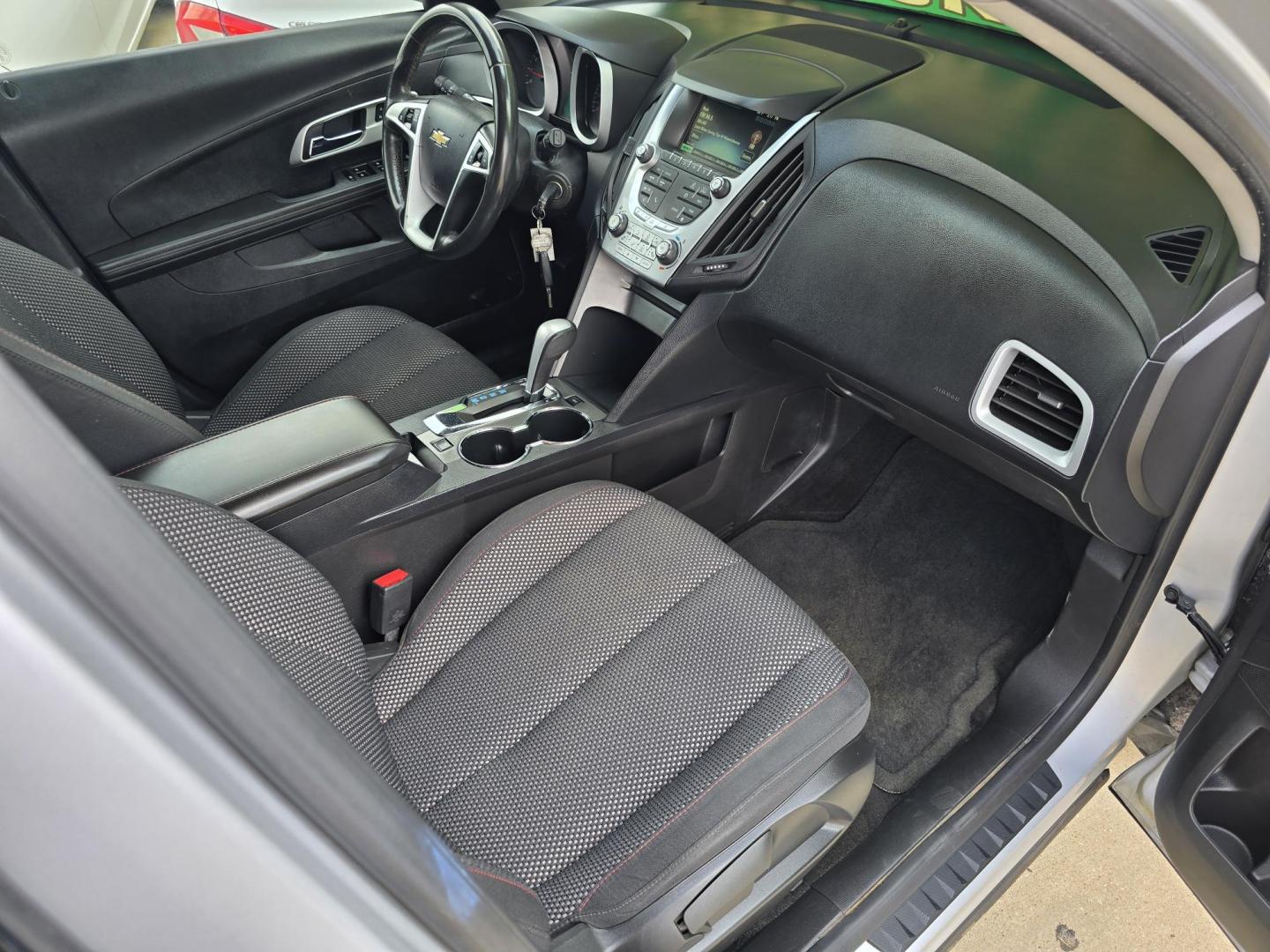 2013 SILVER Chevrolet Equinox 2LT (2GNALPEK2D6) with an 2.4L L4 DOHC 16V engine, 6-Speed Automatic transmission, located at 2660 S.Garland Avenue, Garland, TX, 75041, (469) 298-3118, 32.885551, -96.655602 - Photo#19