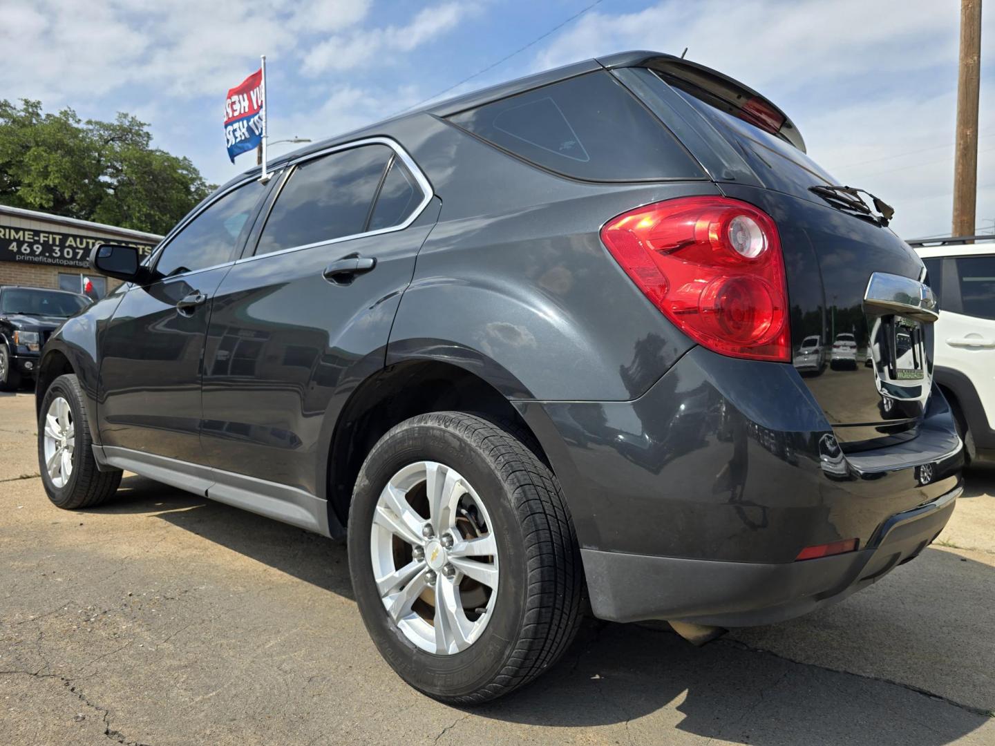 2013 GRAY Chevrolet Equinox LS (2GNALBEK5D6) with an 2.4L L4 DOHC 16V engine, 6-Speed Automatic transmission, located at 2660 S.Garland Avenue, Garland, TX, 75041, (469) 298-3118, 32.885551, -96.655602 - Photo#5