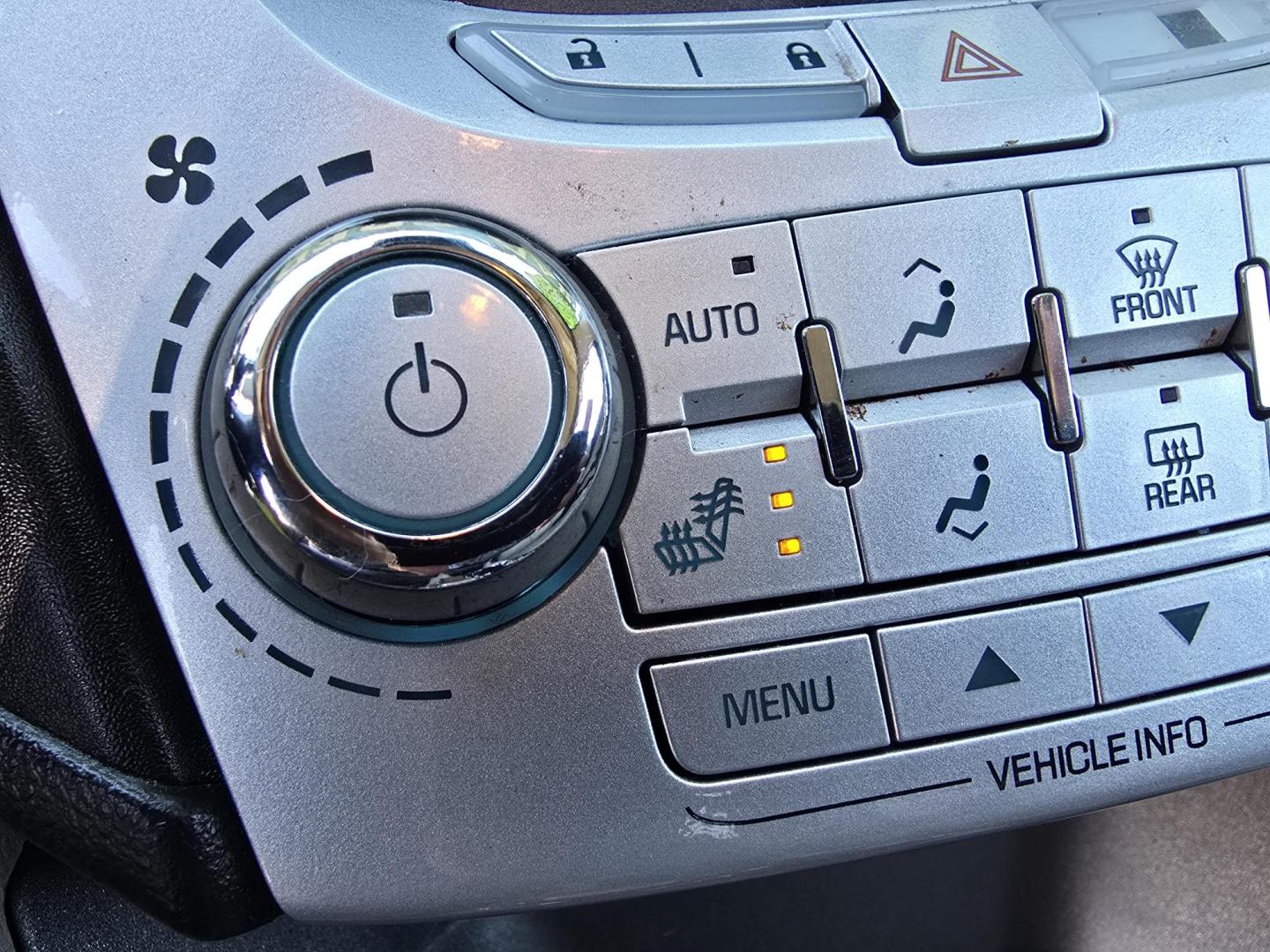 2013 BLACK Chevrolet Equinox 2LT (2GNALPEK4D6) with an 2.4L L4 DOHC 16V engine, 6-Speed Automatic transmission, located at 2660 S.Garland Avenue, Garland, TX, 75041, (469) 298-3118, 32.885551, -96.655602 - Photo#15