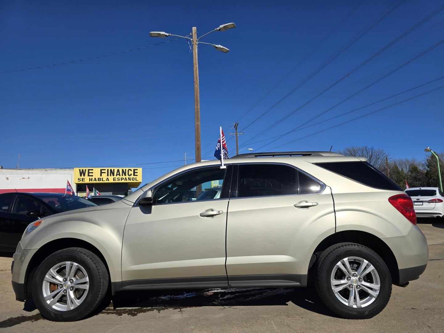 2013 GOLD Chevrolet Equinox LT (2GNALDEKXD1) with an 2.4L L4 DOHC 16V engine, 6-Speed Automatic transmission, located at 2660 S.Garland Avenue, Garland, TX, 75041, (469) 298-3118, 32.885551, -96.655602 - Photo#6