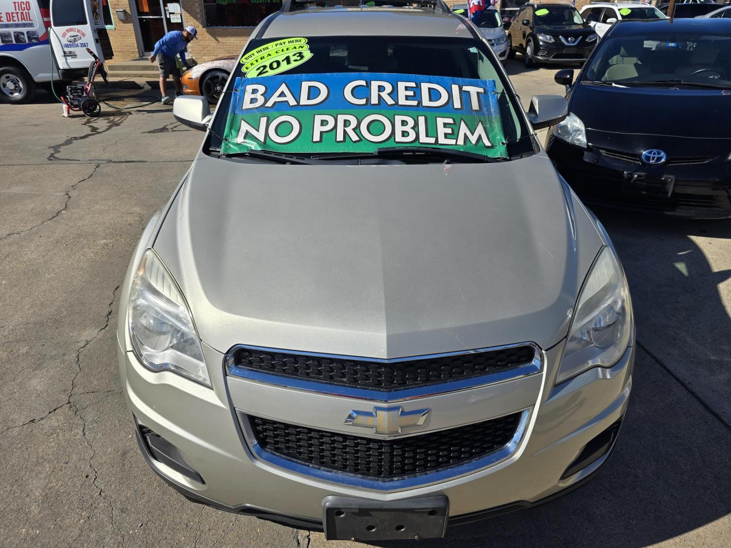 2013 GOLD Chevrolet Equinox LT (2GNALDEKXD1) with an 2.4L L4 DOHC 16V engine, 6-Speed Automatic transmission, located at 2660 S.Garland Avenue, Garland, TX, 75041, (469) 298-3118, 32.885551, -96.655602 - Photo#8
