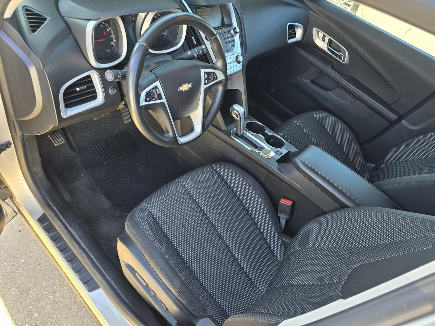 2013 GOLD Chevrolet Equinox LT (2GNALDEKXD1) with an 2.4L L4 DOHC 16V engine, 6-Speed Automatic transmission, located at 2660 S.Garland Avenue, Garland, TX, 75041, (469) 298-3118, 32.885551, -96.655602 - Photo#10