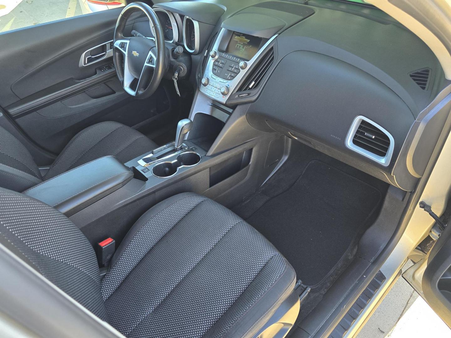 2013 GOLD Chevrolet Equinox LT (2GNALDEKXD1) with an 2.4L L4 DOHC 16V engine, 6-Speed Automatic transmission, located at 2660 S.Garland Avenue, Garland, TX, 75041, (469) 298-3118, 32.885551, -96.655602 - Photo#19