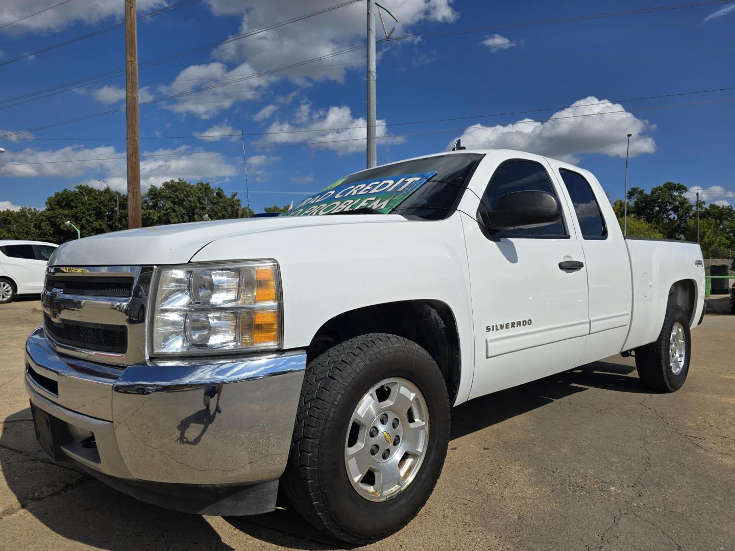2013 WHITE Chevrolet Silverado 1500 LT (1GCRKSE73DZ) with an 5.3L V8 OHV 16V FFV engine, 6-Speed Automatic transmission, located at 2660 S.Garland Avenue, Garland, TX, 75041, (469) 298-3118, 32.885551, -96.655602 - Photo#8