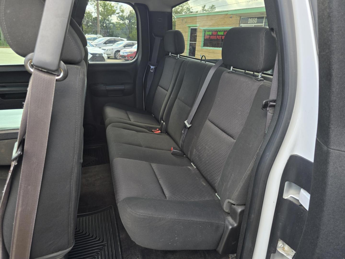 2013 WHITE Chevrolet Silverado 1500 LT (1GCRKSE73DZ) with an 5.3L V8 OHV 16V FFV engine, 6-Speed Automatic transmission, located at 2660 S.Garland Avenue, Garland, TX, 75041, (469) 298-3118, 32.885551, -96.655602 - Photo#15