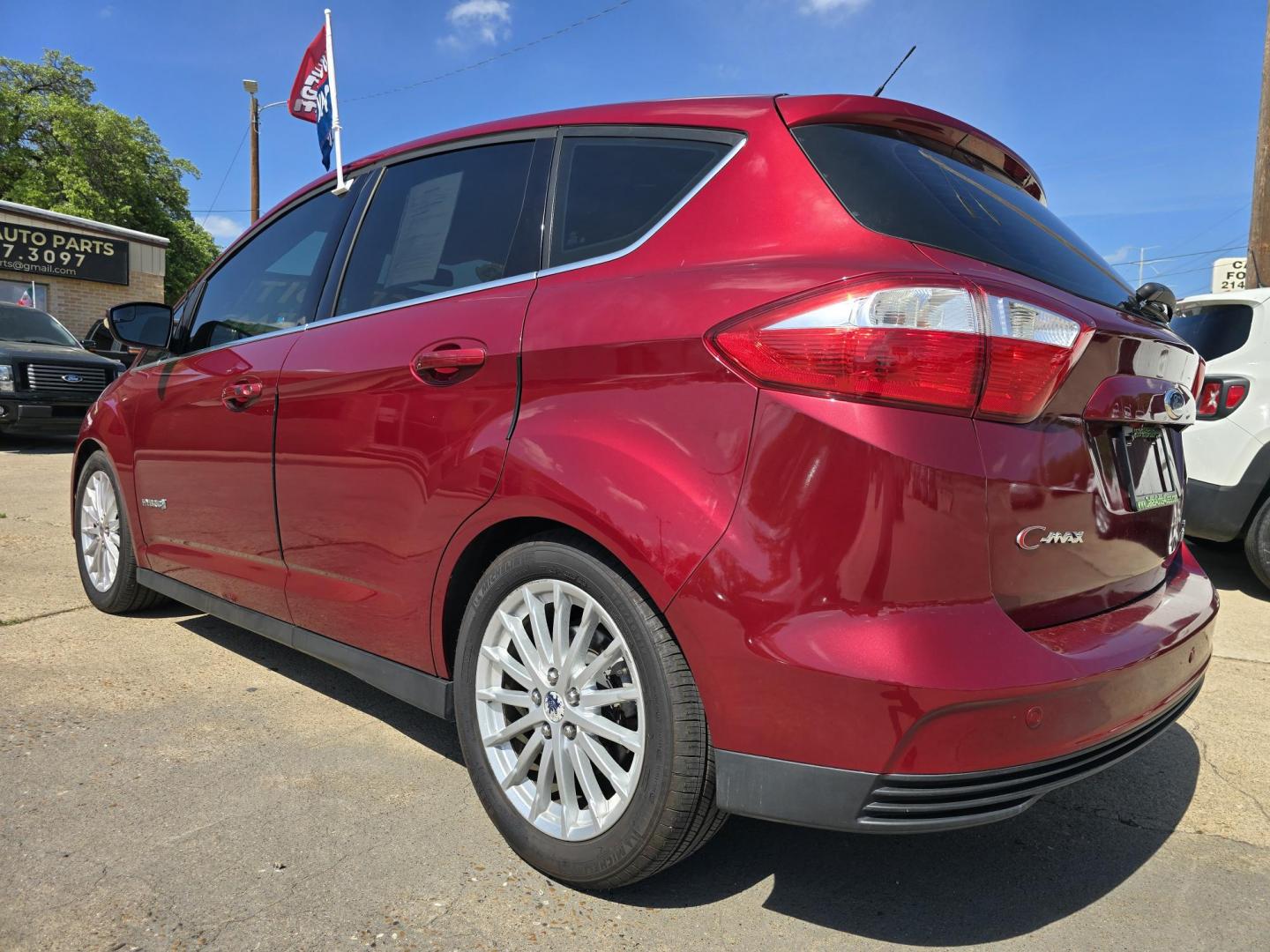 2013 RED Ford C-Max SEL (1FADP5BU1DL) with an 2.0L L4 DOHC 16V HYBRID engine, Continuously Variable Transmission transmission, located at 2660 S.Garland Avenue, Garland, TX, 75041, (469) 298-3118, 32.885551, -96.655602 - Photo#4