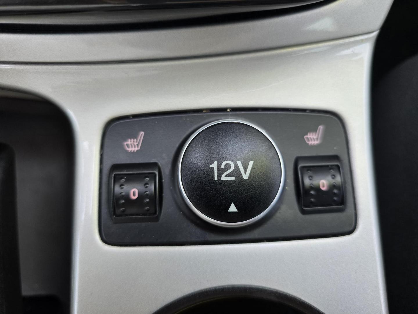 2013 RED Ford C-Max SEL (1FADP5BU1DL) with an 2.0L L4 DOHC 16V HYBRID engine, Continuously Variable Transmission transmission, located at 2660 S.Garland Avenue, Garland, TX, 75041, (469) 298-3118, 32.885551, -96.655602 - Photo#16