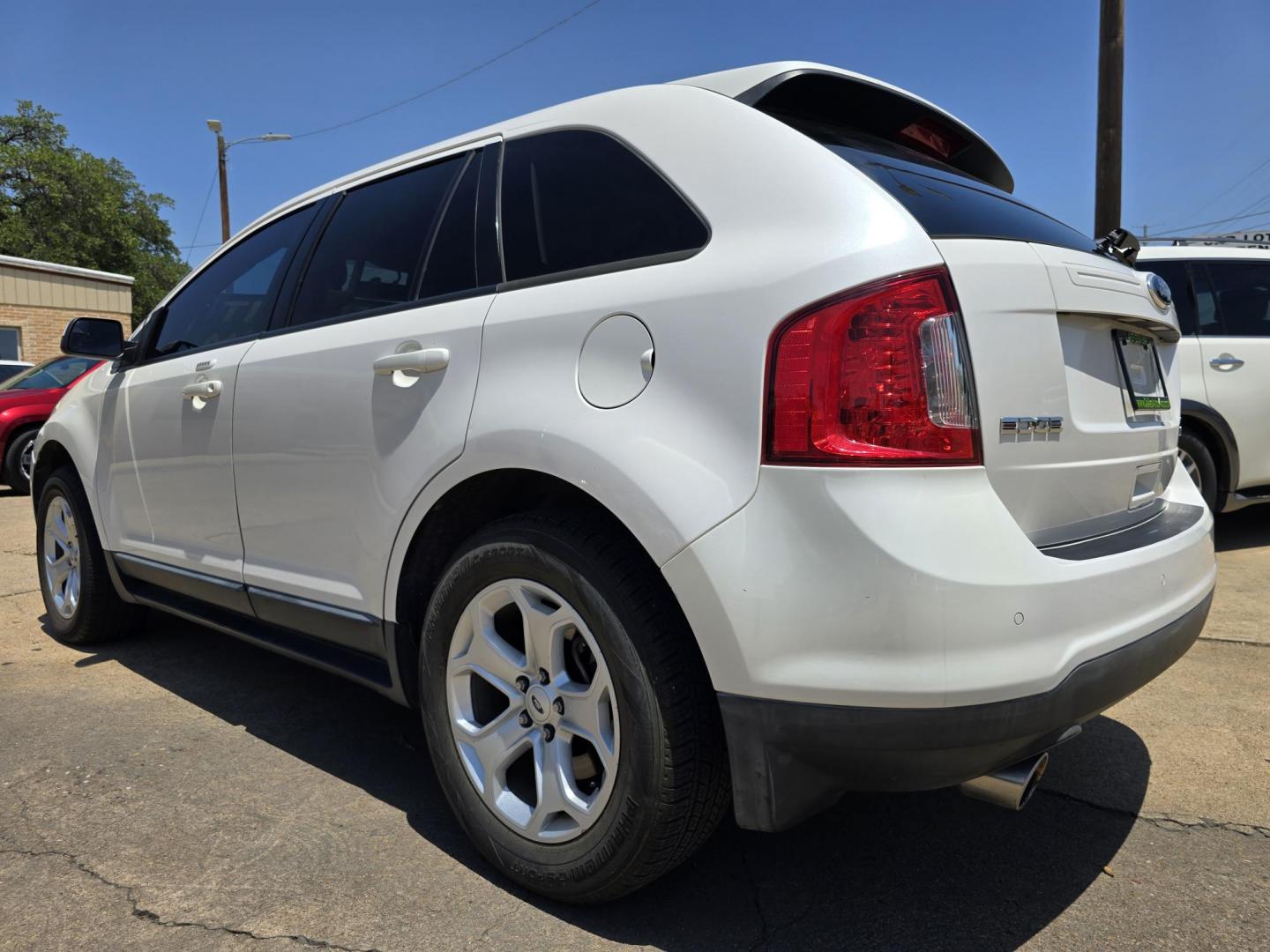 2013 WHITE Ford Edge SEL (2FMDK3J96DB) with an 2.0L L4 DOHC 16V engine, 6-Speed Automatic transmission, located at 2660 S.Garland Avenue, Garland, TX, 75041, (469) 298-3118, 32.885551, -96.655602 - Photo#5