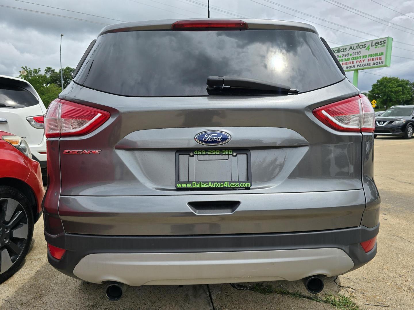 2013 GRAY Ford Escape SE (1FMCU9GX0DU) with an 1.6L L4 DOHC 16V engine, 6-Speed Automatic transmission, located at 2660 S.Garland Avenue, Garland, TX, 75041, (469) 298-3118, 32.885551, -96.655602 - Welcome to DallasAutos4Less, one of the Premier BUY HERE PAY HERE Dealers in the North Dallas Area. We specialize in financing to people with NO CREDIT or BAD CREDIT. We need proof of income, proof of residence, and a ID. Come buy your new car from us today!! This is a Super Clean 2013 FORD ESCAP - Photo#4