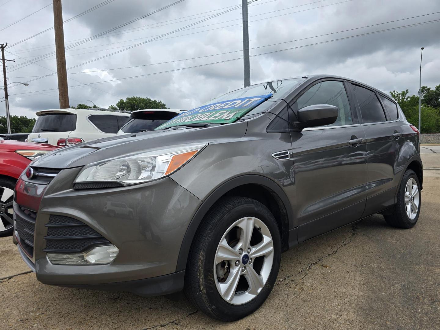 2013 GRAY Ford Escape SE (1FMCU9GX0DU) with an 1.6L L4 DOHC 16V engine, 6-Speed Automatic transmission, located at 2660 S.Garland Avenue, Garland, TX, 75041, (469) 298-3118, 32.885551, -96.655602 - Welcome to DallasAutos4Less, one of the Premier BUY HERE PAY HERE Dealers in the North Dallas Area. We specialize in financing to people with NO CREDIT or BAD CREDIT. We need proof of income, proof of residence, and a ID. Come buy your new car from us today!! This is a Super Clean 2013 FORD ESCAP - Photo#7
